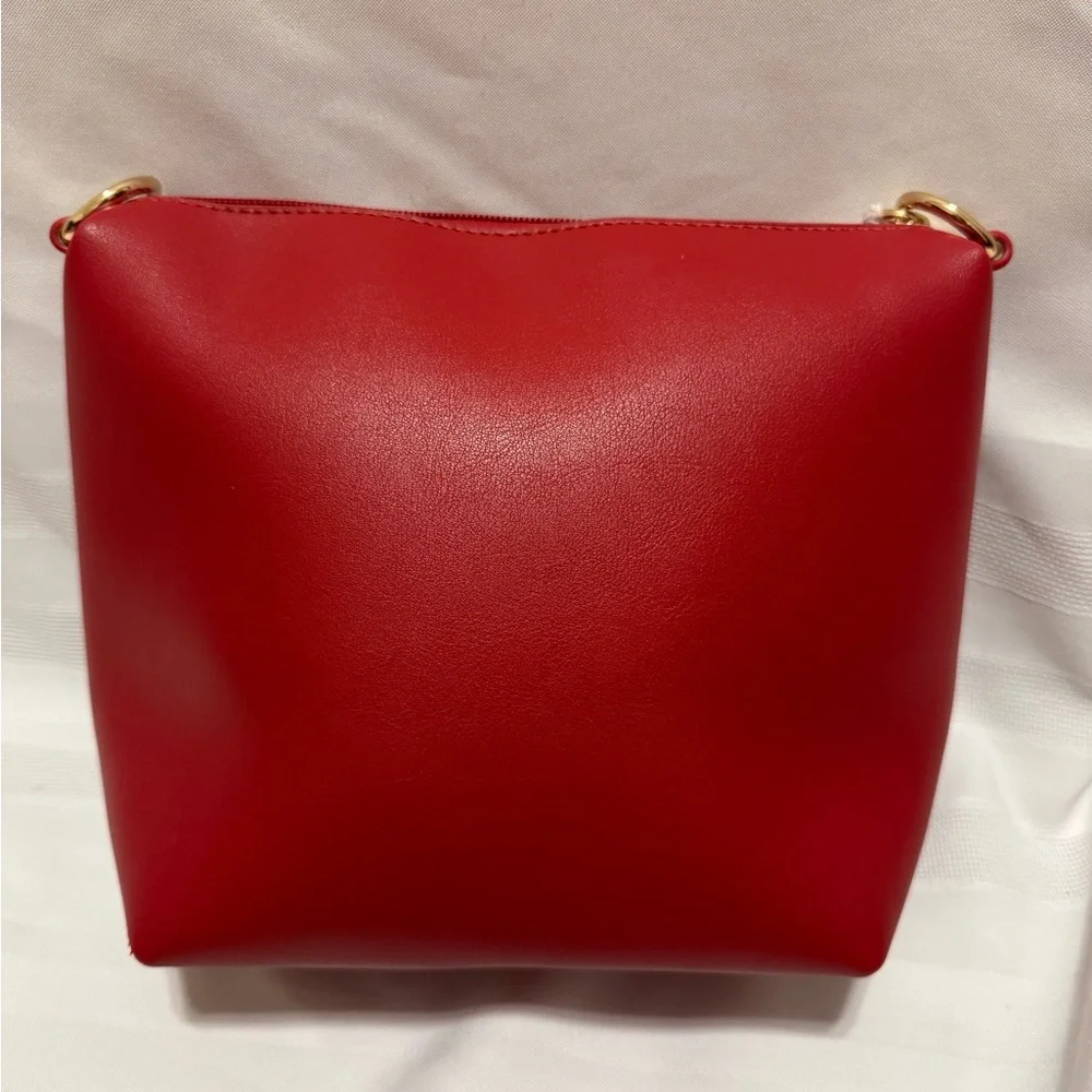 🆕 Montana West Leather Cosmetic Smooth Leather Bag {Missing Wristlet strap} Red